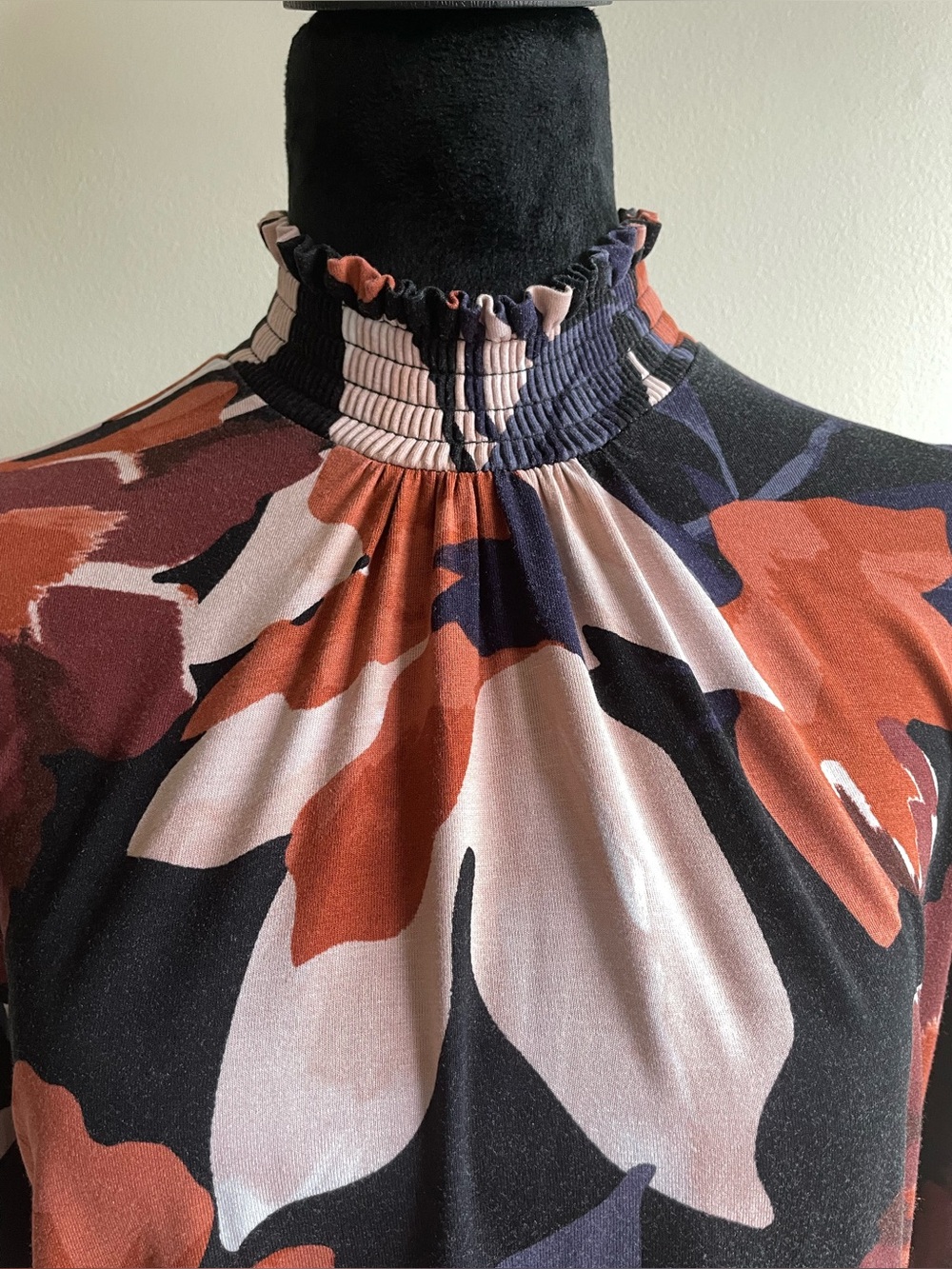 RW&CO Floral Mock Neck Blouse Size Large Smocked Long Sleeve Stretch Top - Picture 3 of 8